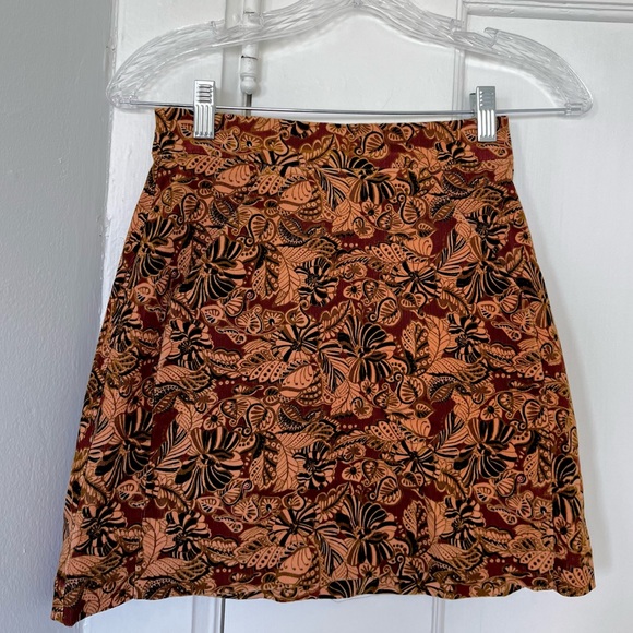 Zara XS courduroy skirt with pockets - Picture 2 of 2